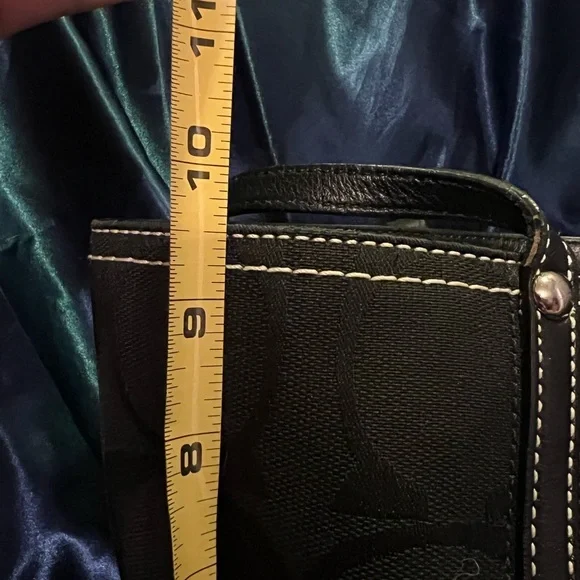 Coach black bag - Picture 4 of 11